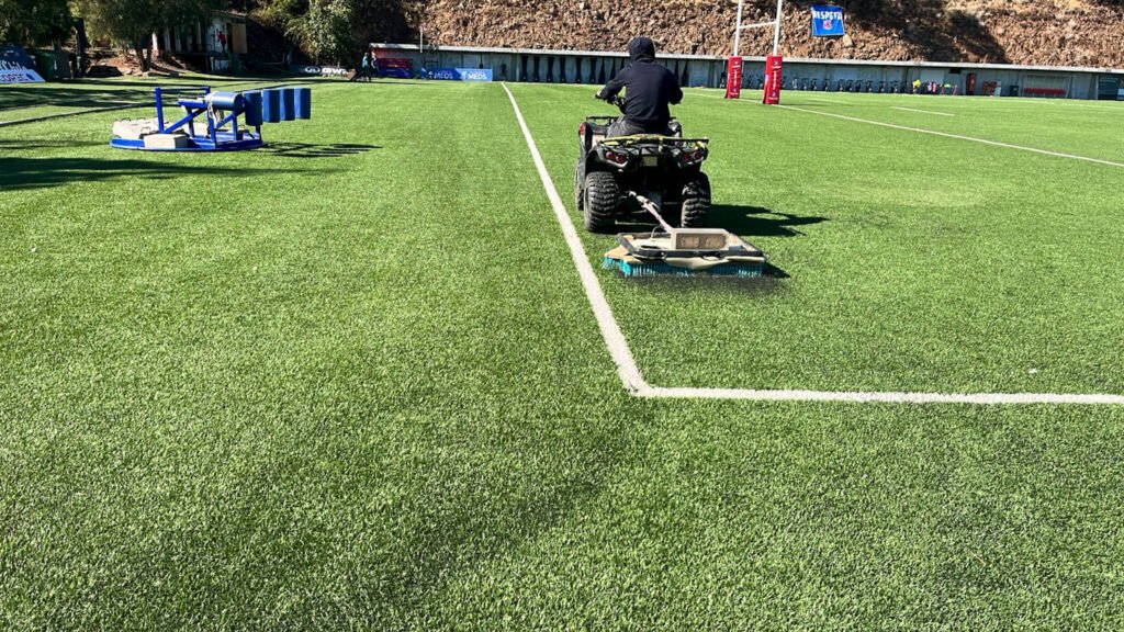 mantención pasto sintetico